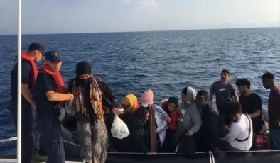Yunanistan unsurlarınca Türk kara sularına itilen 17 düzensiz göçmen kurtarıldı