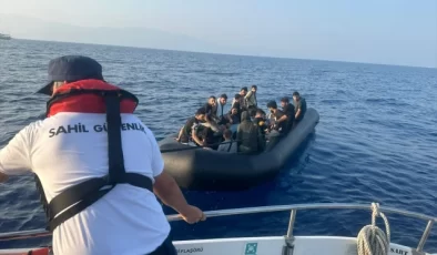 Yunanistan unsurlarınca Türk kara sularına itilen 23 düzensiz göçmen Datça’da karaya çıkarıldı