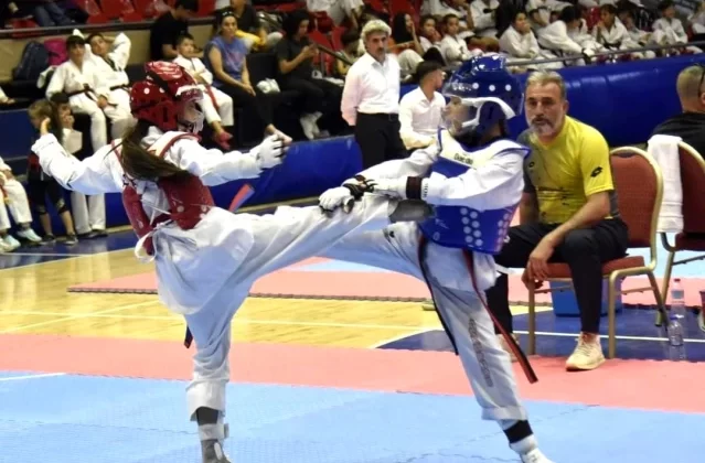 Yunusemre Belediyespor Tekvandocuları İl Birinciliklerinde Madalyaları Topladı