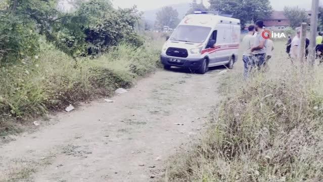 Zonguldak’ta hatalı sollamaya çıkan sürücü boş araziye uçtu: 4 yaralı