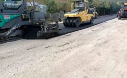 Çorum Belediyesi Laçin ilçesine asfalt desteği sağladı