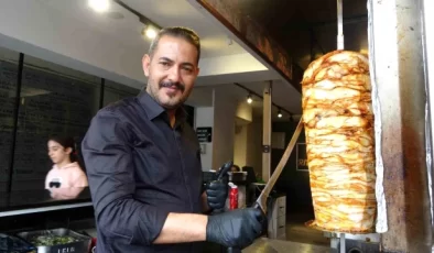 Denizli’de Dürümcüden Enflasyonla Mücadele: Dürüm Fiyatını Yarıya İndirdi