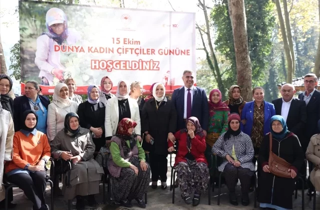 Düzce’de Cumhuriyet’in 100. yılı kutlamalarında 100 kadın çiftçi bir araya geldi