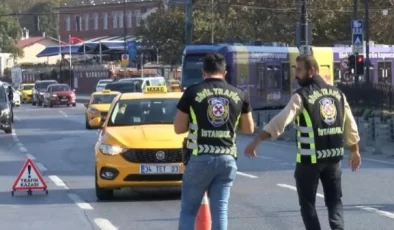 Eminönü’nde taksilere denetim: Kurallara uymayan şoförlere ceza kesildi