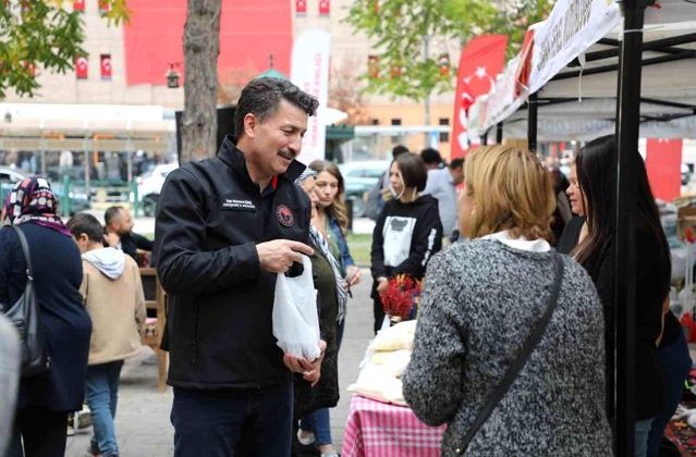 Eskişehir'de Kadın Çiftçi Kooperatifleri Ürünlerini Sergiledi 1 Eskişehir’de Kadın Çiftçi Kooperatifleri Ürünlerini Sergiledi