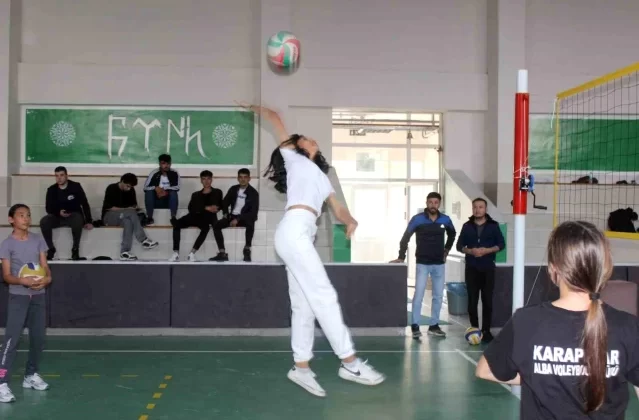 Karapınar ilçesinde voleybol kursuna yoğun ilgi