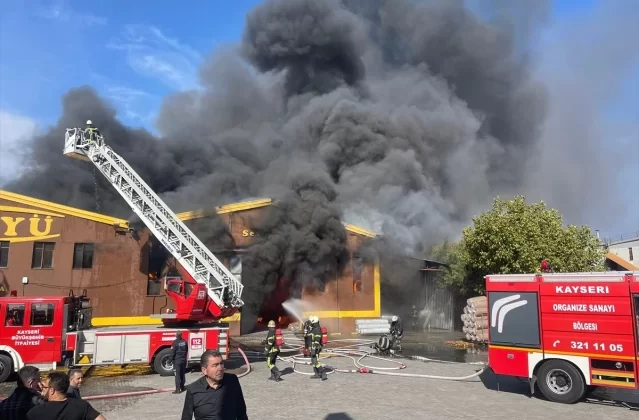 Kayseri OSB'de Yatak Fabrikasında Yangın Çıktı 1 Kayseri OSB’de Yatak Fabrikasında Yangın Çıktı
