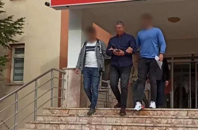 Konya'da Sarrafları Dolandıran Şüpheli Yakalandı 1 Konya’da Sarrafları Dolandıran Şüpheli Yakalandı