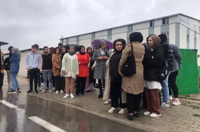 Samsun’da Tekstil Fabrikası İşçileri Maaşlarını Alamadıkları İçin Eylem Düzenledi