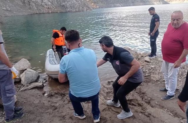 Siirt Çetin Baraj Gölü'nde Su Kalitesi İncelemesi Devam Ediyor 1 Siirt Çetin Baraj Gölü’nde Su Kalitesi İncelemesi Devam Ediyor