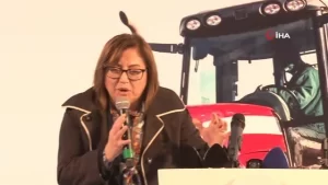 1700365851_Bakan-Simsek-Gaziantepte-ciftcilere-mazot-ve-sertifikali-tohum-dagitti.jpg