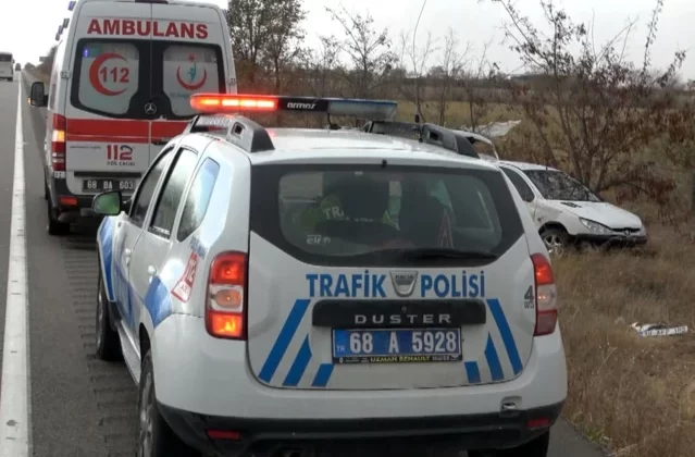 Aksaray'da Otomobil Şarampole Düştü: Baba ve Oğlu Yaralandı 1 Aksaray’da Otomobil Şarampole Düştü: Baba ve Oğlu Yaralandı