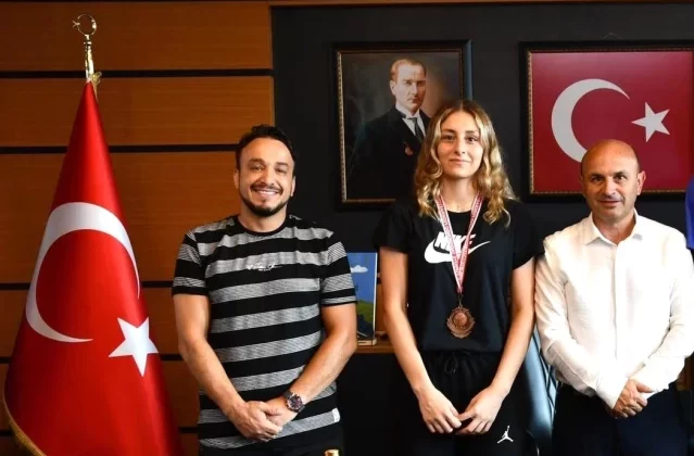 Altınova Belediyespor Taekwondo Takımı Sporcusu Nisa Erdoğan Milli Takım Seçmelerine Katılıyor 1 Altınova Belediyespor Taekwondo Takımı Sporcusu Nisa Erdoğan Milli Takım Seçmelerine Katılıyor