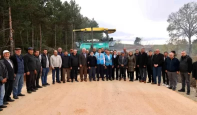 Bilecik Valiliği, Karaağaç Köyünde Yol Onarımı ve Asfaltlama Çalışmalarını Tamamlıyor