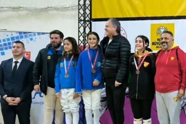 Eskişehirli Sporcu Selin Ece İncesu Eskrim Türkiye Şampiyonası’nda Altın Madalya Kazandı