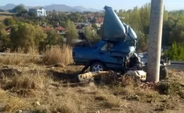 Konya’da Otomobil Beton Direğe Çarptı: Sürücü Ağır Yaralandı
