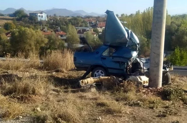 Konya'da Otomobil Beton Direğe Çarptı: Sürücü Ağır Yaralandı 1 Konya’da Otomobil Beton Direğe Çarptı: Sürücü Ağır Yaralandı