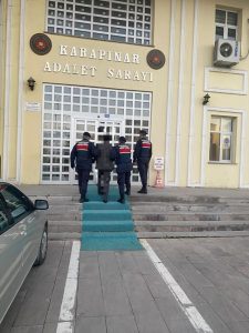 Konyada-cesitli-suclardan-aranan-bir-kisi-kizinin-dugununde-yakalandi.jpg