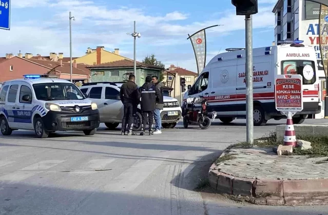 Konya’da hafif ticari araç ile elektrikli bisiklet çarpıştı: 3 yaralı