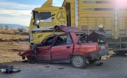 Konya’da otomobil ile kamyon çarpıştı: 2 ölü, 1 yaralı