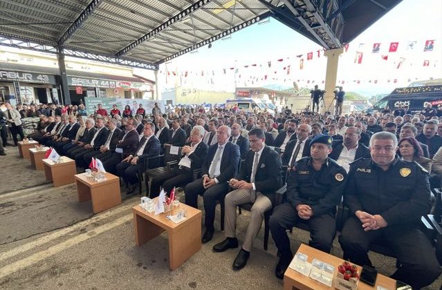 Kumluca toptancı halinde yeni sezon açılışı gerçekleştirildi 1 Kumluca toptancı halinde yeni sezon açılışı gerçekleştirildi