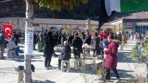 Taskentte-Gazze-icin-kermes-duzenledi.jpg