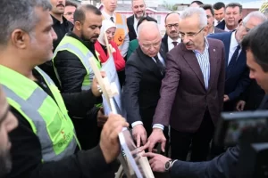 Ulastirma-Bakani-Uraloglu-Bursadaki-yol-genisletme-calismalarini-inceledi.jpg
