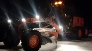 Akseki-Seydisehir-karayolunda-kar-yagisi-sebebiyle-tirlarin-gecisi-durduruldu.jpg