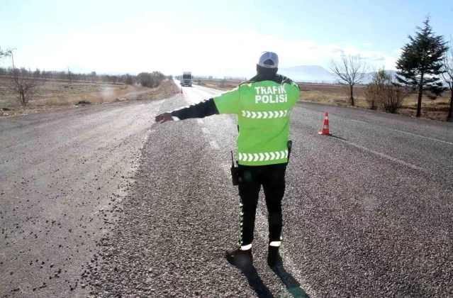 Beyşehir’de ticari araçlara kış lastiği denetimi