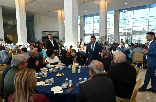 Kepez Belediye Başkanı Hakan Tütüncü, Konyalılarla Derneği'nin 'Geleneksel Bamya Çorbası Buluşması'na katıldı 1 Kepez Belediye Başkanı Hakan Tütüncü, Konyalılarla Derneği’nin ‘Geleneksel Bamya Çorbası Buluşması’na katıldı