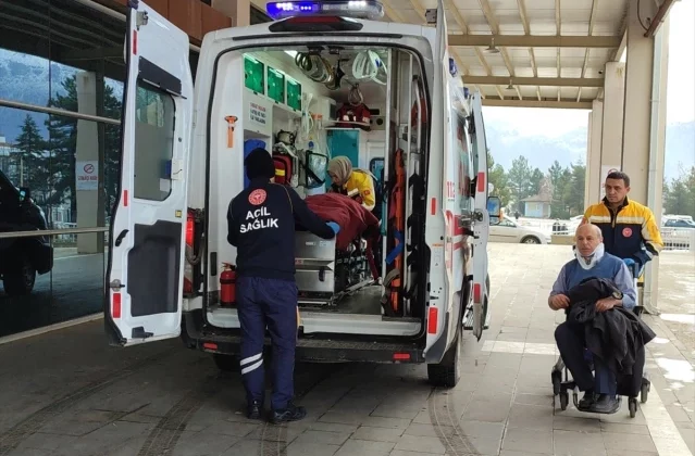 Konya’da Otomobil Devrildi: 4 Yaralı