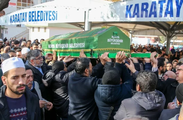 Konya'da otobüs-motosiklet çarpışması: Çocuk hayatını kaybetti 1 Konya’da otobüs-motosiklet çarpışması: Çocuk hayatını kaybetti