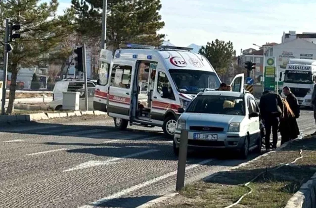 Konya’da tankerin otomobile çarpması sonucu 4 kişi yaralandı