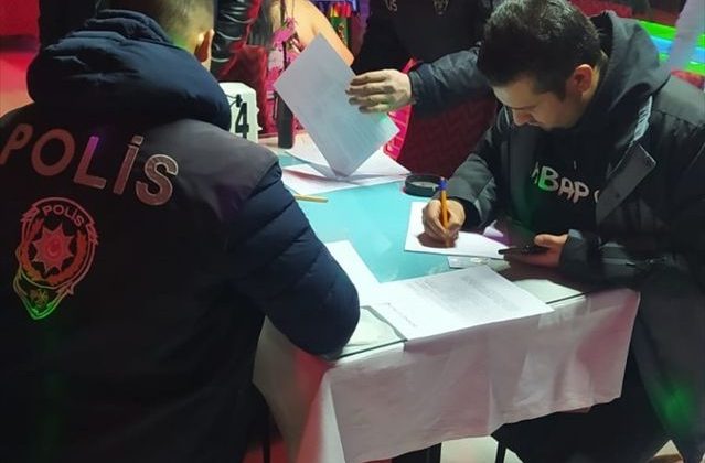 Konya'da yapılan denetimlerde 9 iş yeri mühürlendi 1 Konya’da yapılan denetimlerde 9 iş yeri mühürlendi