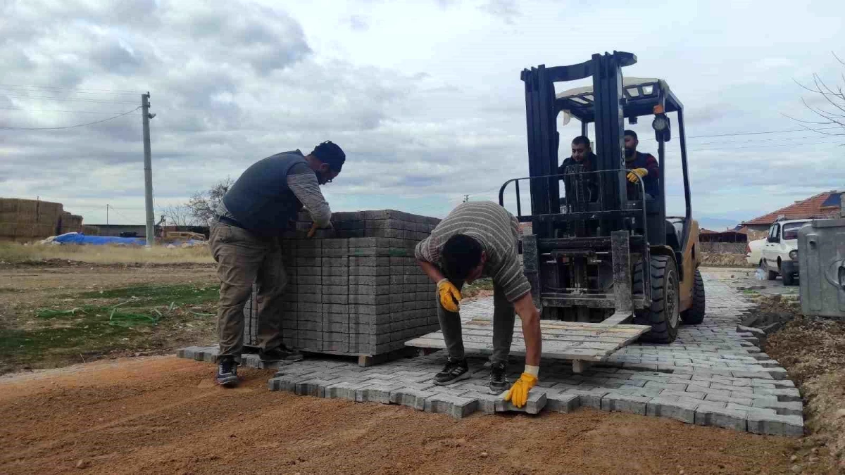 Konya'nın Ereğli Belediyesi Çakmak Mahallesinde kilitli parke yol çalışması gerçekleştirdi 1 Konya’nın Ereğli Belediyesi Çakmak Mahallesinde kilitli parke yol çalışması gerçekleştirdi