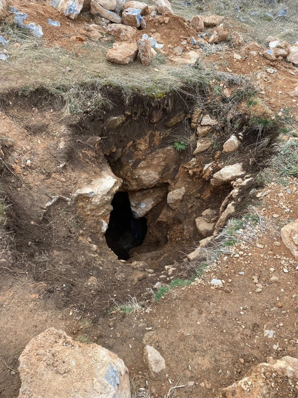 Konya’da Kaçak Kazı Yapan 2 Zanlı Tutuklandı