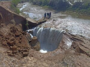 OBRUK OLUŞTU ÇARŞAMBA ÇAYINDAKİ SULAR KESİLDİ