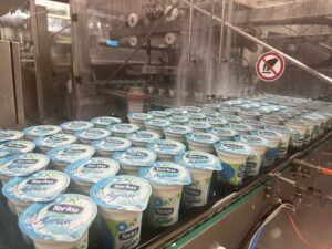 ÇİFTÇİ KURULUŞUNUN TESİSLERİNDE ÜRETİLEN SÜT VE SÜT ÜRÜNLERİ 15 ÜLKEYE İHRAÇ EDİLİYOR