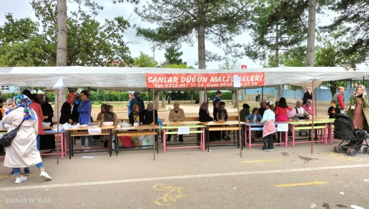 ŞEHİT KOÇAK İLKOKULU'NDA OKUL YARARINA KERMES DÜZENLENDİ 1 ŞEHİT KOÇAK İLKOKULU’NDA OKUL YARARINA KERMES DÜZENLENDİ