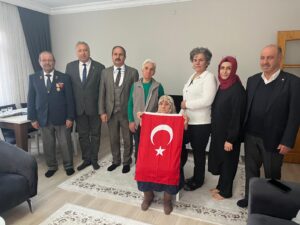 ŞEHİT ÖĞRETMENLERİN AİLELERİ UNUTULMADI