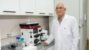 Antibiyotik Direnci ve Tavuk Vebasına Karşı İki Önemli Aşı Projesi Sürüyor