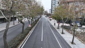 AHMET ÖZCAN CADDESİ’NDE 2,6 KİLOMETRELİK SICAK ASFALT ÇALIŞMASI TAMAMLANDI