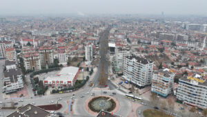 AHMET ÖZCAN CADDESİ’NDE 2,6 KİLOMETRELİK SICAK ASFALT ÇALIŞMASI TAMAMLANDI