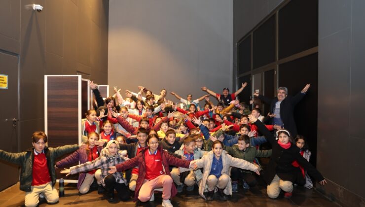 ÖĞRENCİLERE TİYATRO ARACILIĞIYLA SIFIR ATIK BİLİNCİ AŞILIYOR