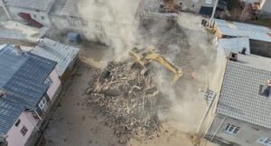 Seydişehir Belediyesi, Tehlike Arz Eden Metruk Binaların Yıkımına Başladı