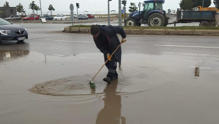 Beyşehir Belediyesi Ekipleri, Sağanak Yağışa Rağmen Sahada Çalışmalarını Sürdürüyor 1 Beyşehir Belediyesi Ekipleri, Sağanak Yağışa Rağmen Sahada Çalışmalarını Sürdürüyor