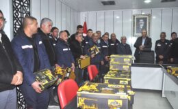 Emirgazi Belediye Başkanı Mertcan, Çalışanlara Elbise ve Ayakkabı Dağıttı