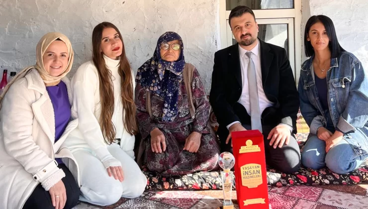 Selçuk Üniversitesi Hadim Meslek Yüksekokulu Öğrencileri, Yaşayan İnsan Hazineleri’ni Ziyaret Etti