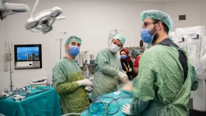 Selçuk Üniversitesi Tıp Fakültesi Hastanesi'ne Robotik Cerrahi Sistemi Kazandırıldı