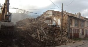 Seydişehir Belediyesi, Tehlike Arz Eden Metruk Binaların Yıkımına Başladı